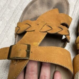 Cliffs Catelyn by White mountain sz 8 tan/mustard thong braided adjustable